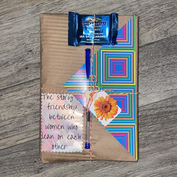 BLIND DATE WITH A BOOK - Picture 8 of 9